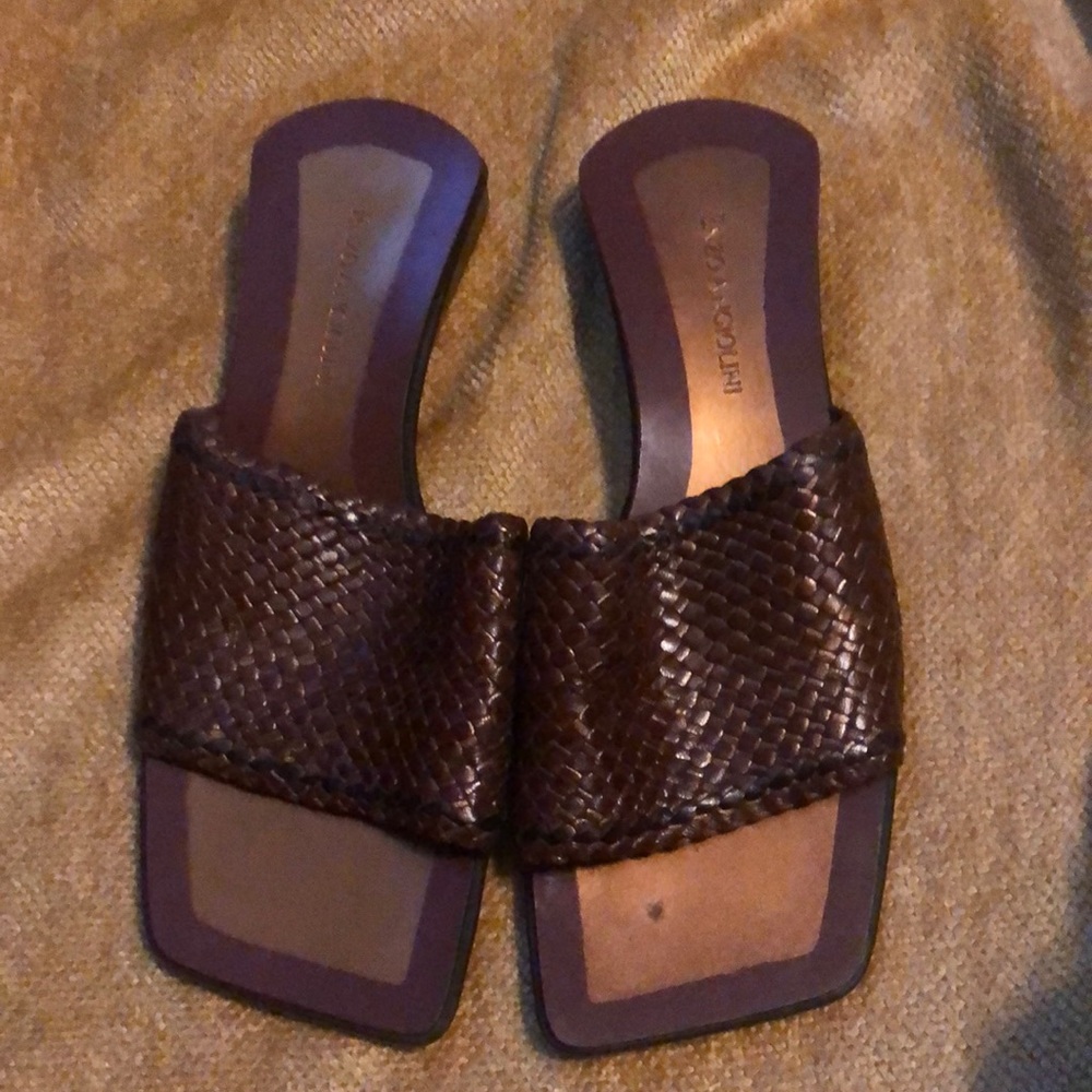 Sandals with heels